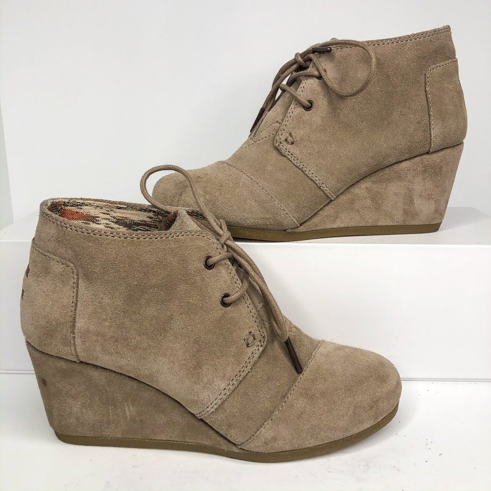 Toms Size 7 Desert Taupe Lace Up Suede Wedge Boots